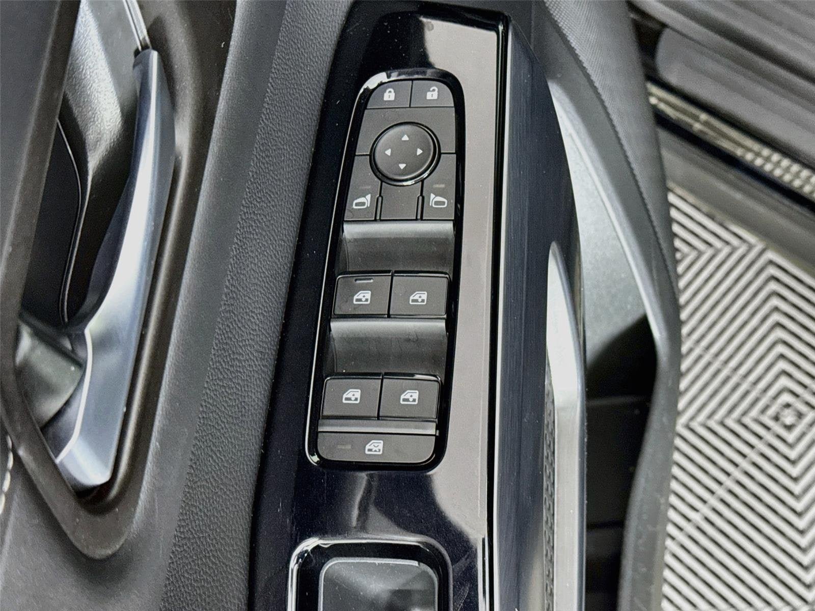 Used 2024 Nissan Pathfinder SL FWD image 19