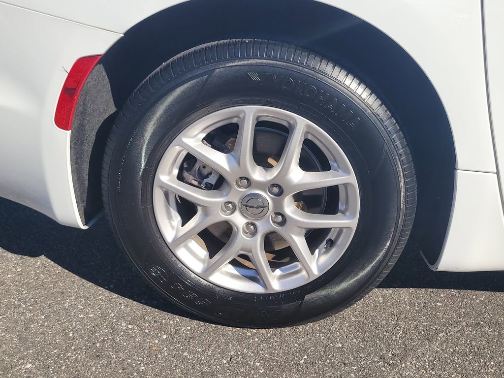 Used 2024 Chrysler Pacifica Touring-L image 5