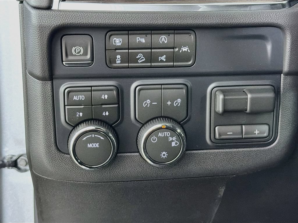 New 2026 Chevrolet Suburban LS w/ Max Trailering Package AWD/4WD image 10