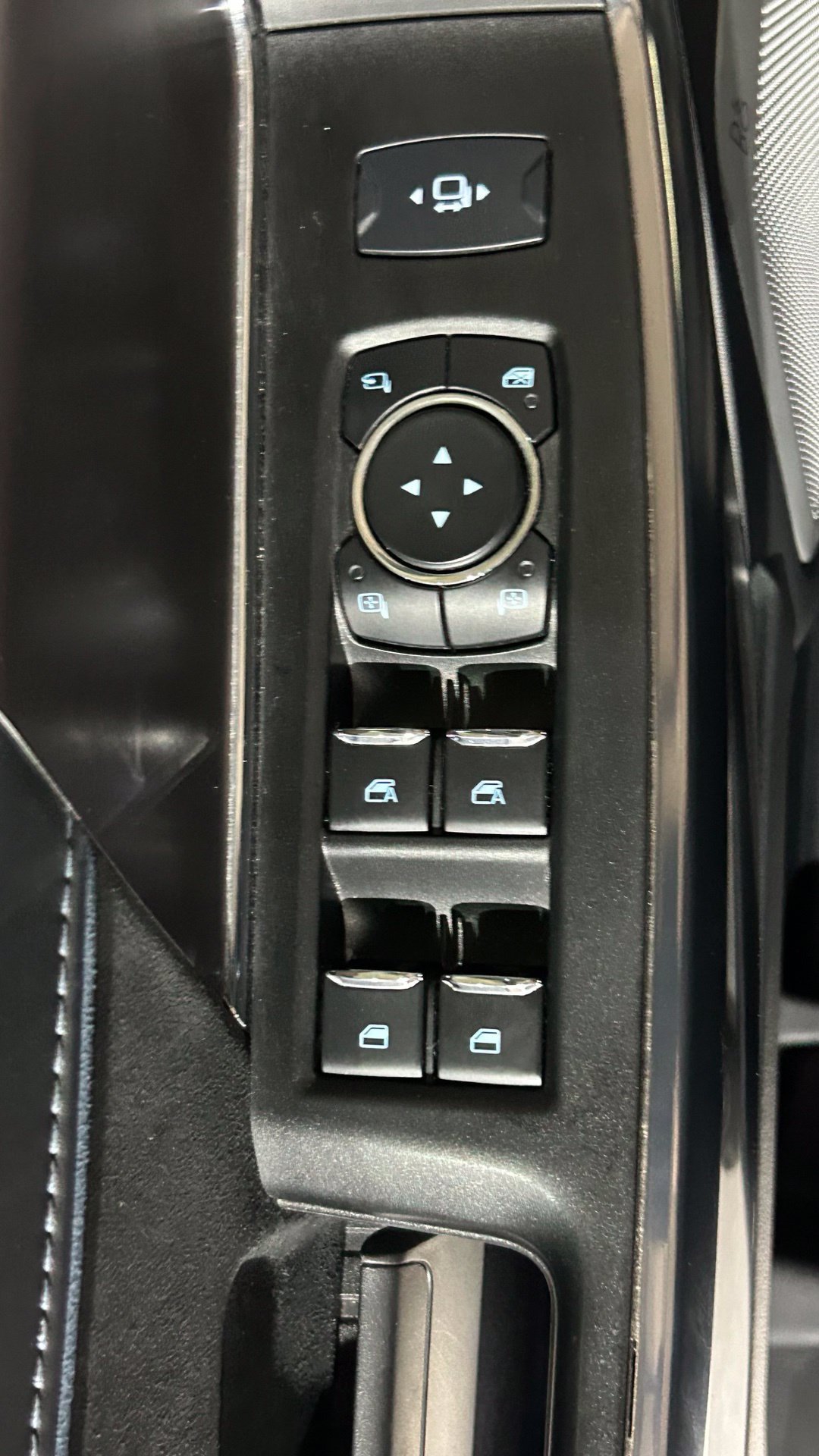 Used 2025 Ford F150 Platinum w/ Equipment Group 702A High AWD/4WD image 39