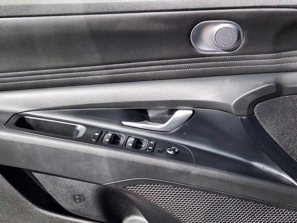 Used 2023 Hyundai Elantra SEL w/ Convenience Package image 13