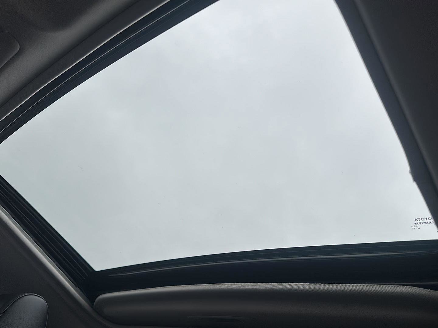 Used 2022 Toyota RAV4 XLE Premium image 22