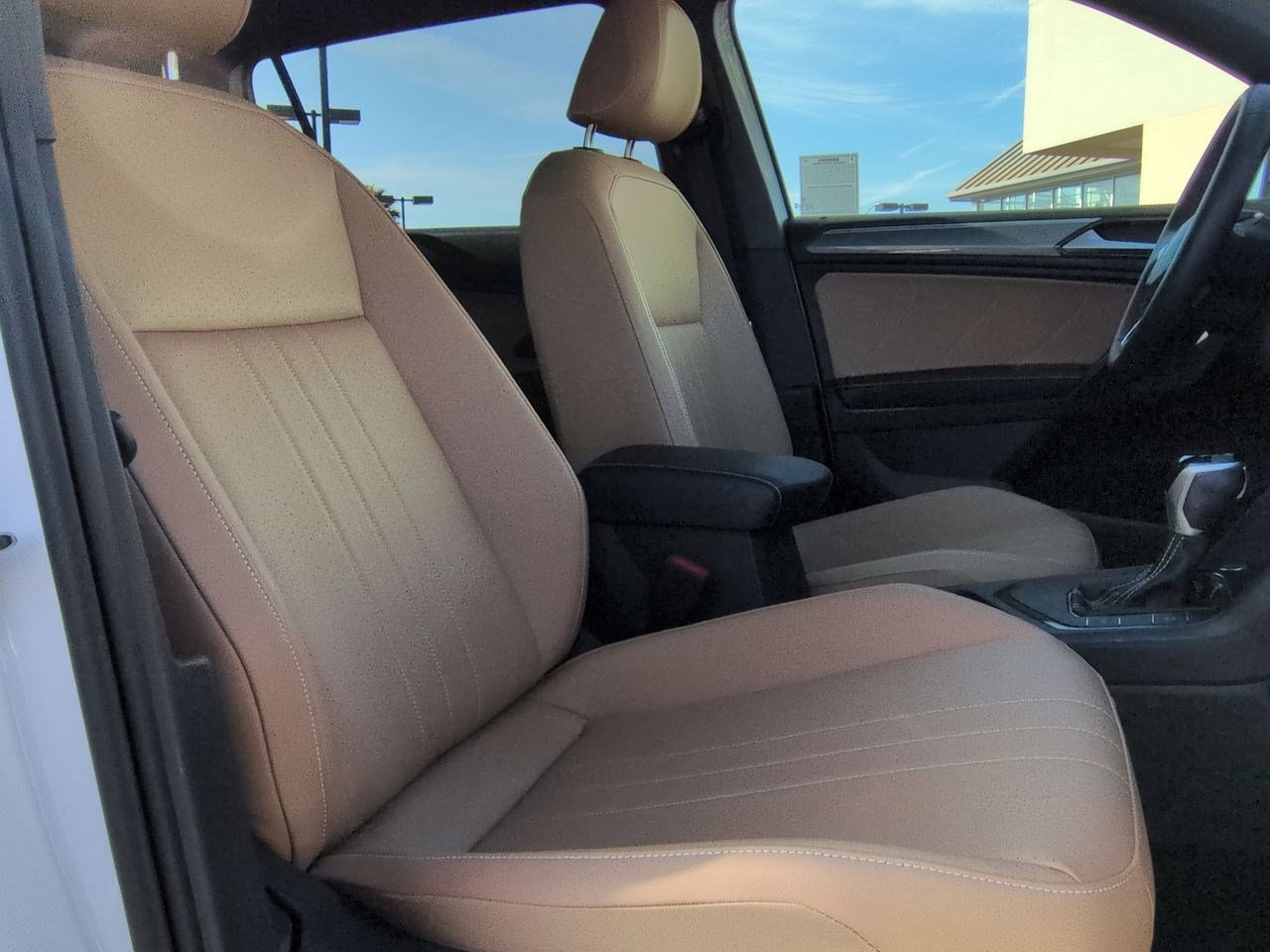 Used 2023 Volkswagen Tiguan SE R-Line image 25