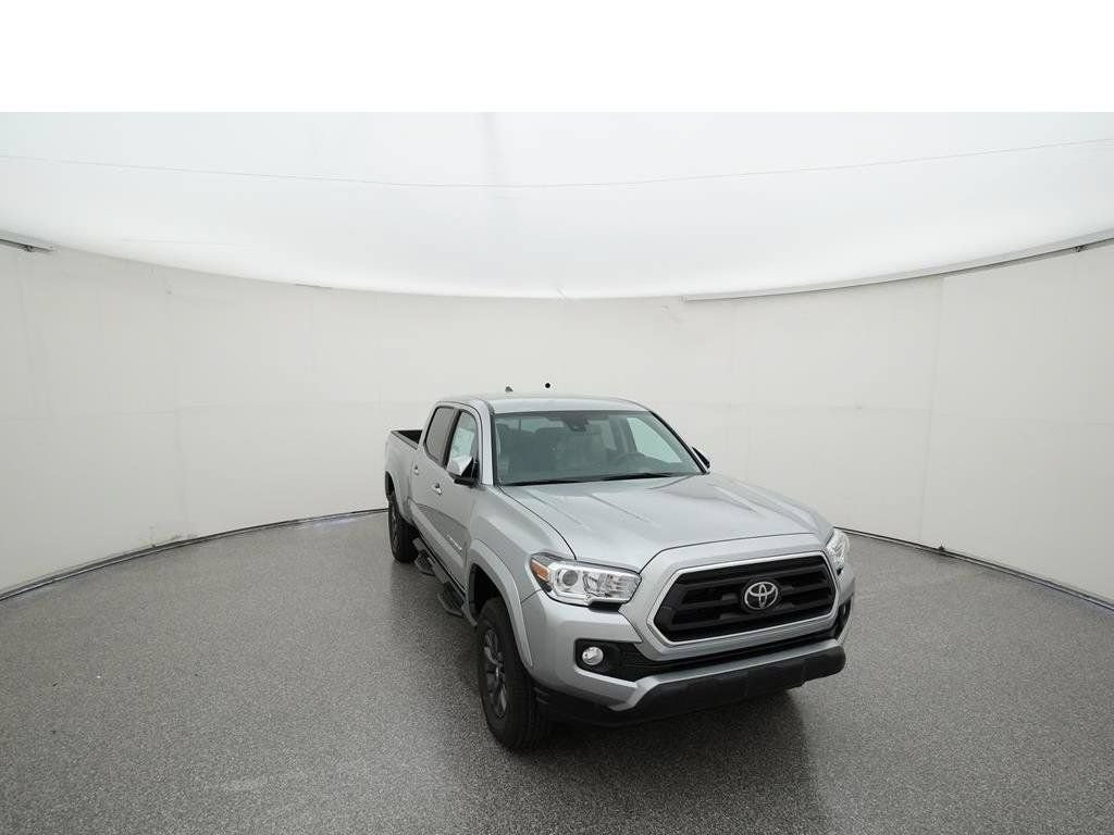 Used 2022 Toyota Tacoma SR5 w/ Technology Package AWD/4WD image 18