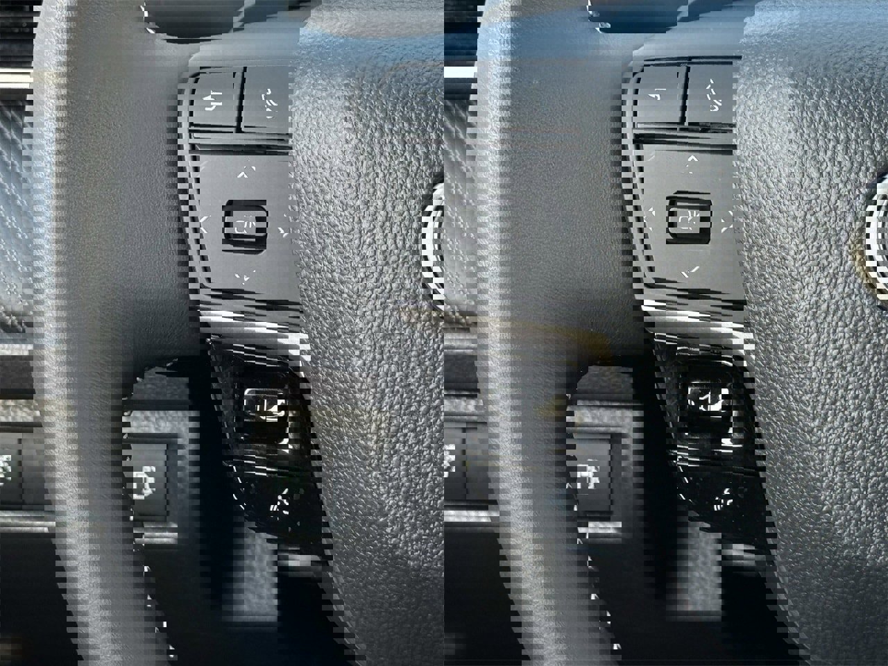 Used 2025 Toyota Camry Hybrid image 12