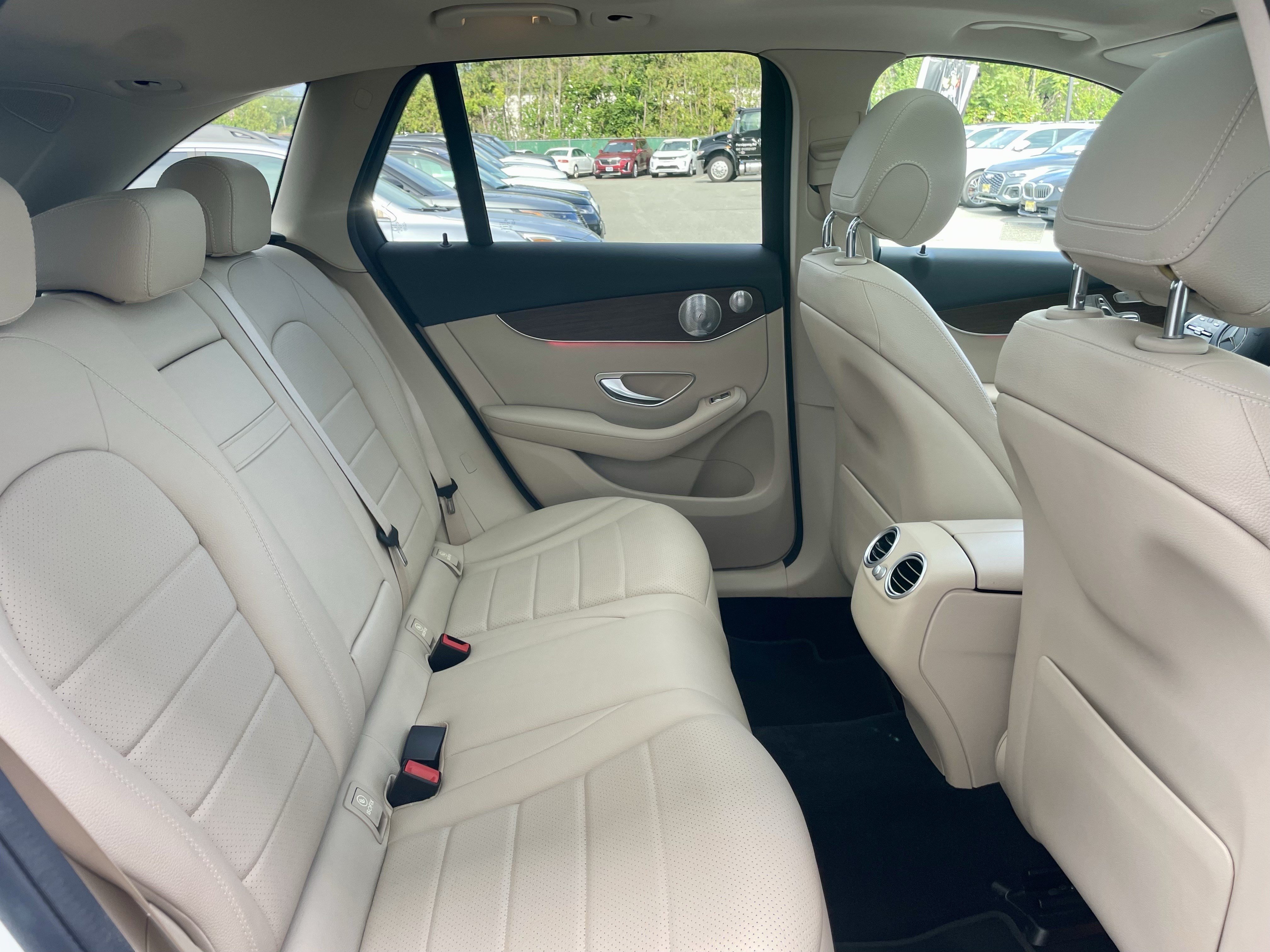 Used 2020 Mercedes-Benz GLC 300 4MATIC image 31