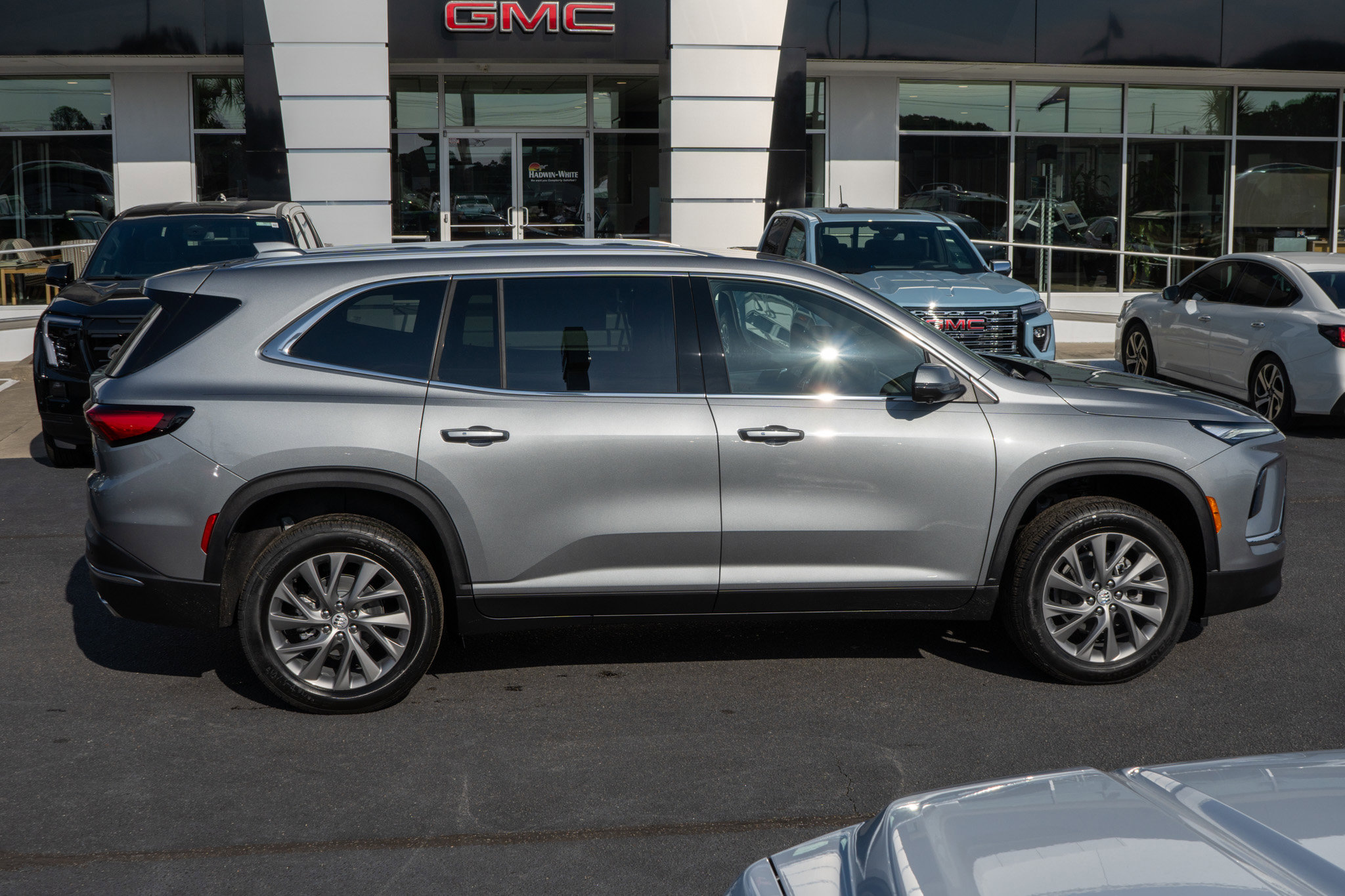 New 2026 Buick Enclave Preferred w/ Power Package image 2