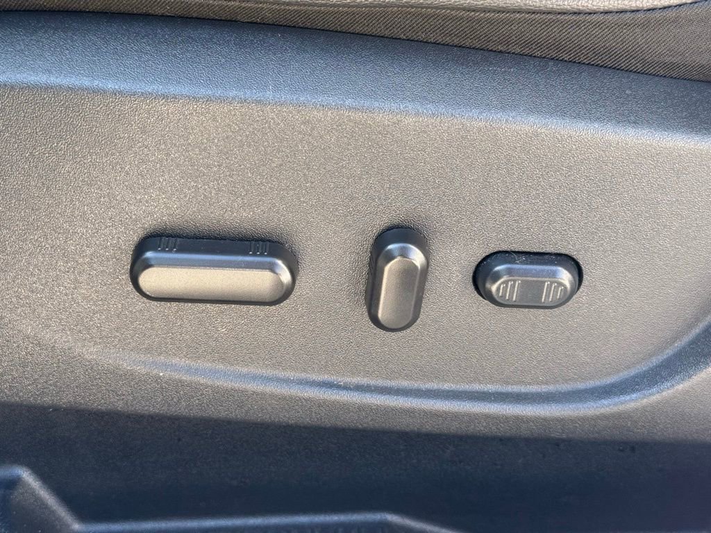 Used 2017 Ford Escape Titanium image 10