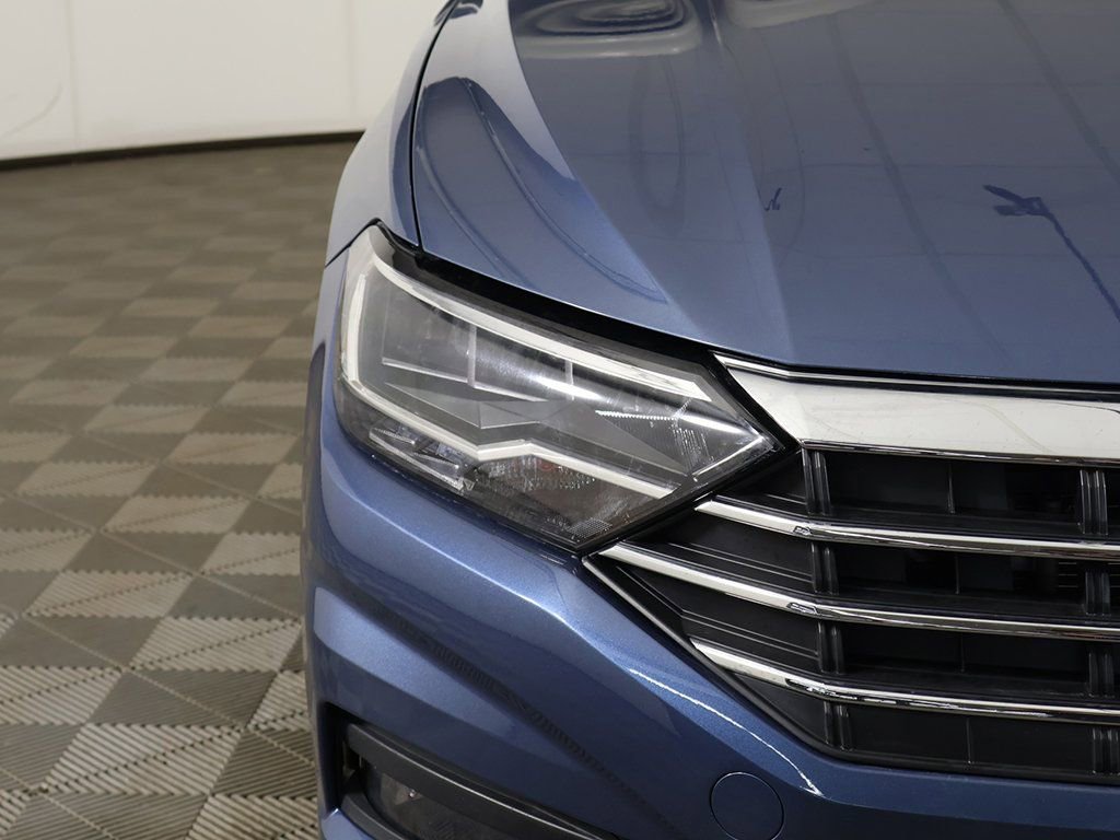 Used 2021 Volkswagen Jetta SEL Premium image 16