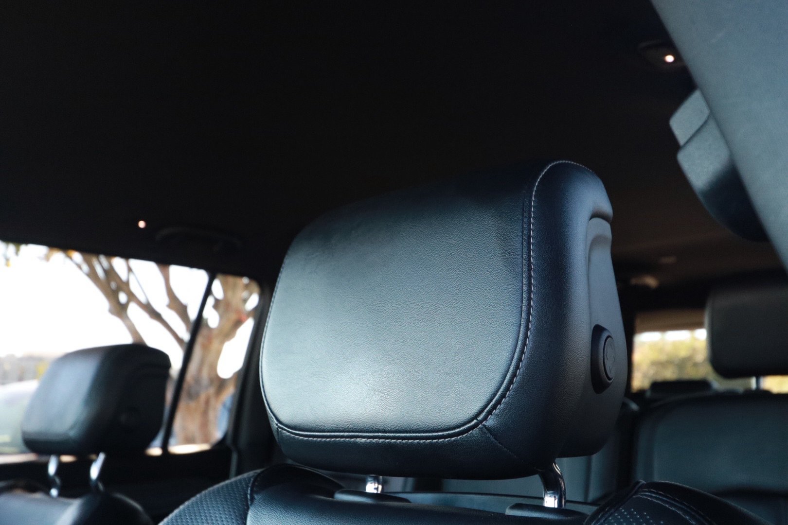 Used 2024 Jeep Wagoneer L Series II RWD image 19