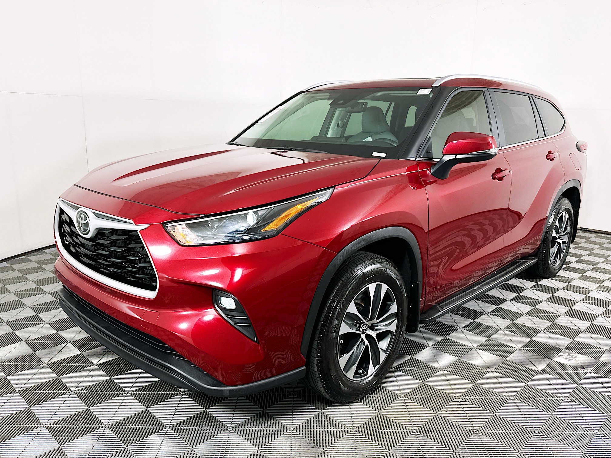 Used 2026 Toyota Highlander XLE image 7