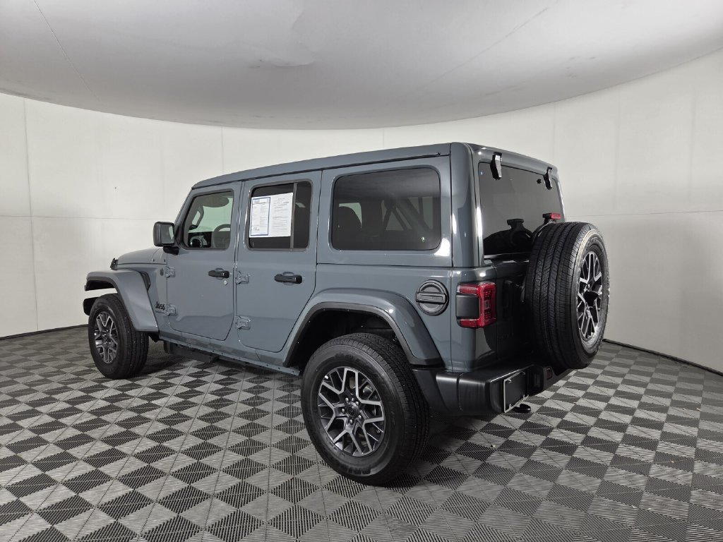 Used 2026 Jeep Wrangler Unlimited Sahara AWD/4WD image 6