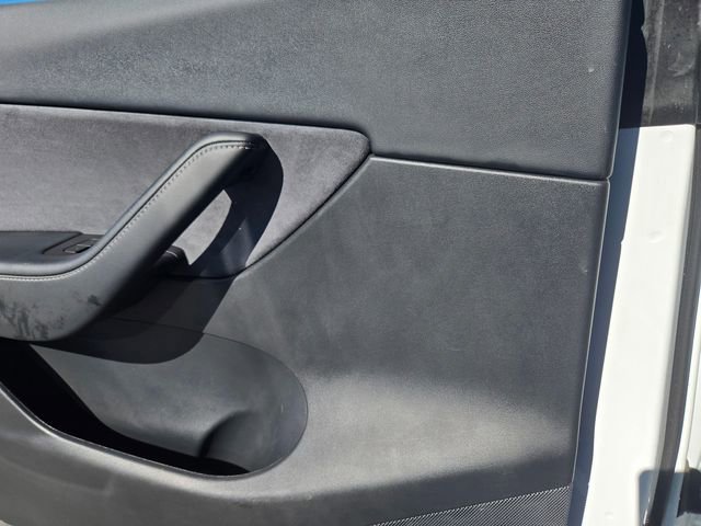 Used 2022 Tesla Model Y Long Range image 14