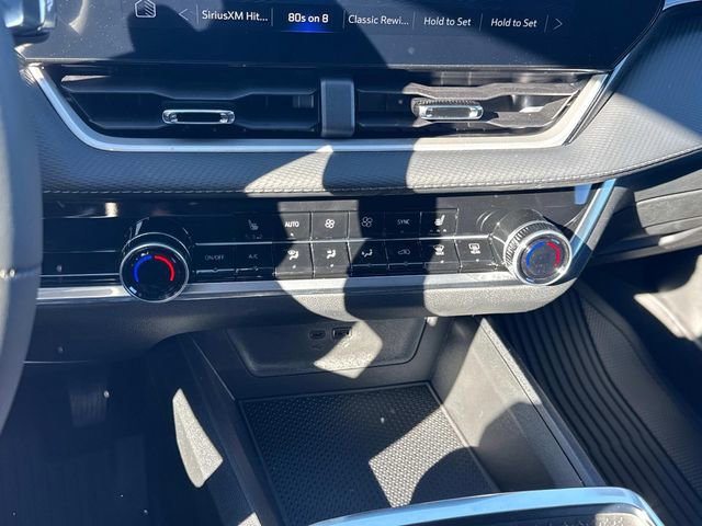 New 2026 Chevrolet Equinox LT w/ Convenience Package II image 32