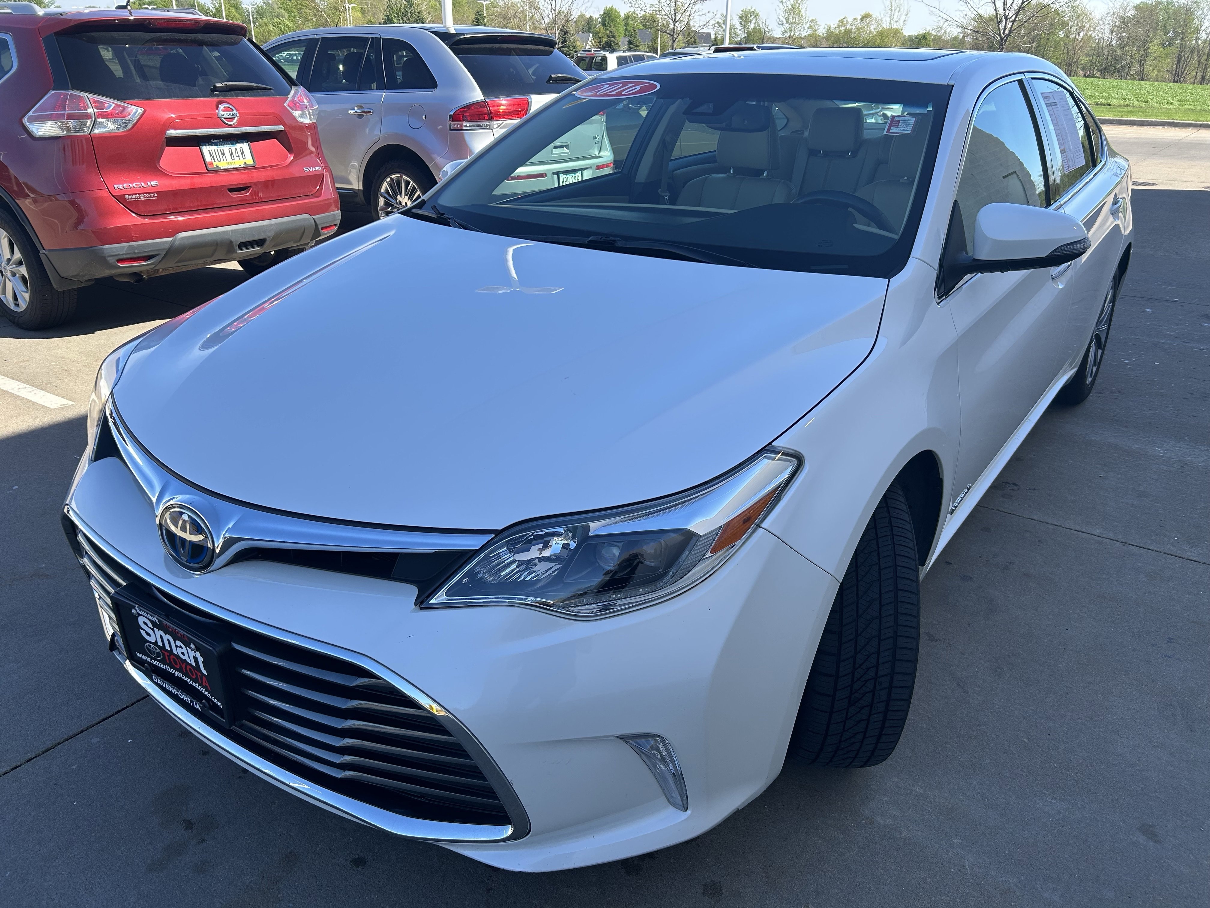 Used 2016 Toyota Avalon Limited w/ Toyota Safety Sense Package FWD image 3