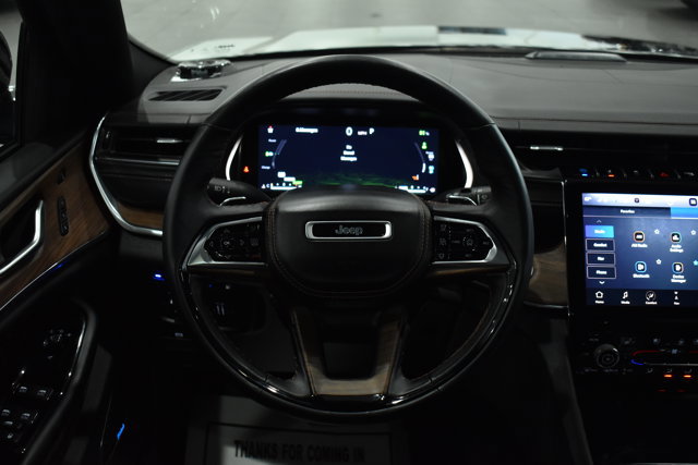 Used 2022 Jeep Grand Cherokee Summit w/ Luxury Tech Group V image 16