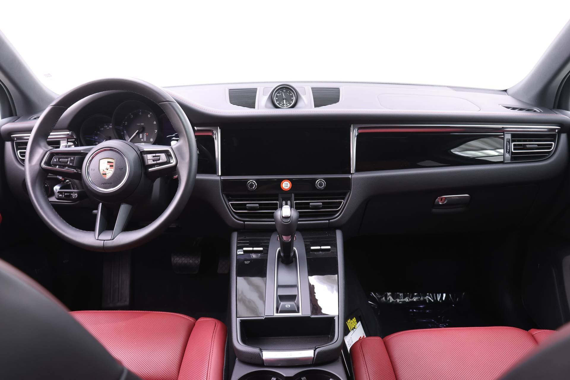 Used 2025 Porsche Macan image 19