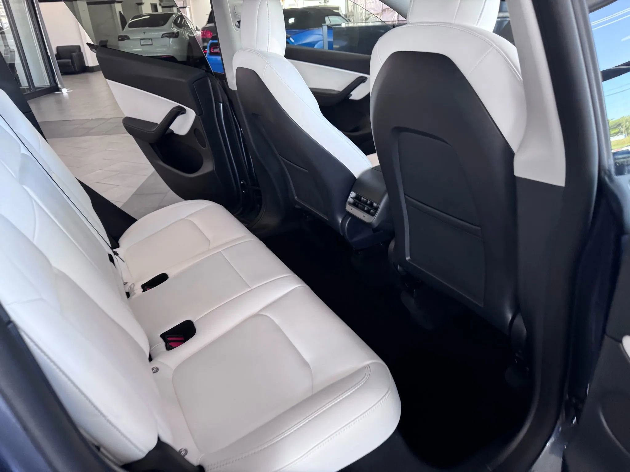 Used 2022 Tesla Model Y Long Range image 15