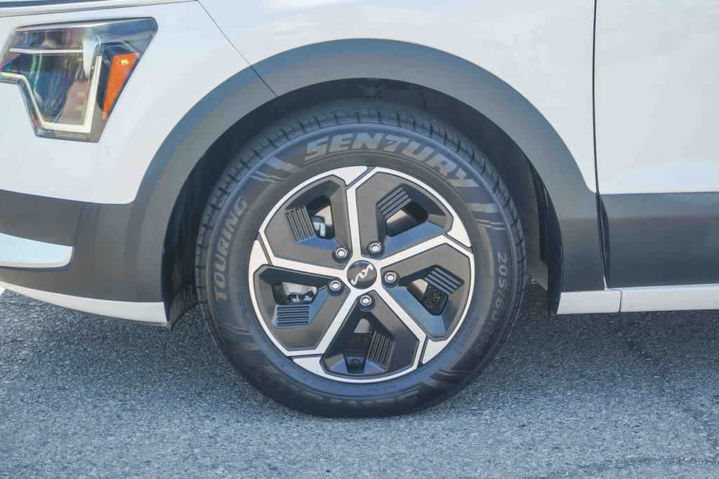 Certified 2023 Kia Niro EX FWD image 9