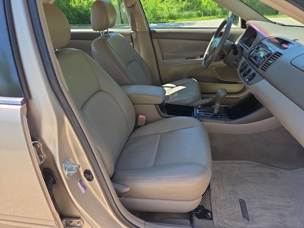 Used 2004 Toyota Camry LE FWD image 15
