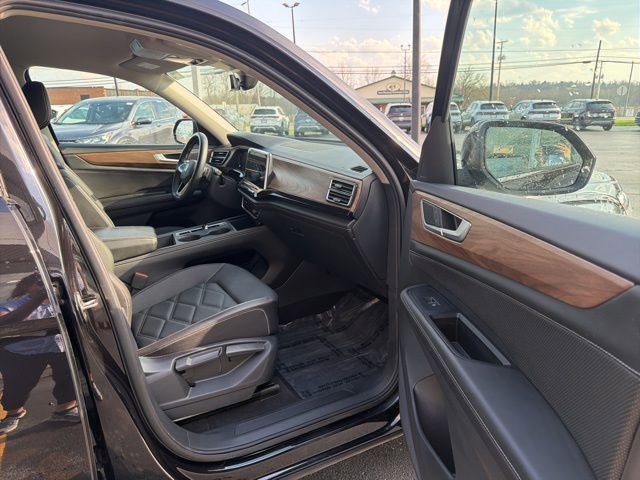 Used 2024 Volkswagen Atlas SE image 25