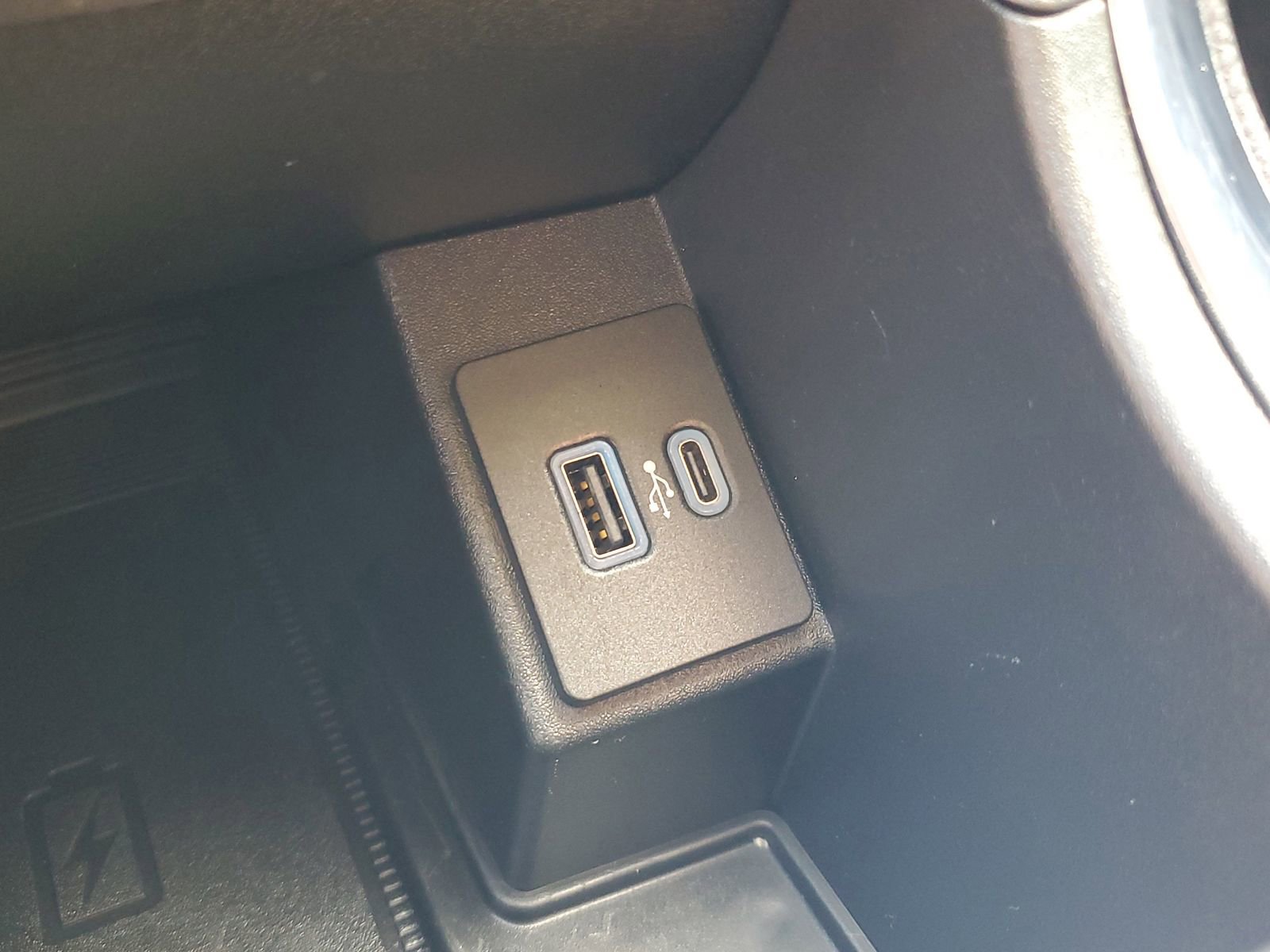 Certified 2024 Ford Edge Titanium image 27