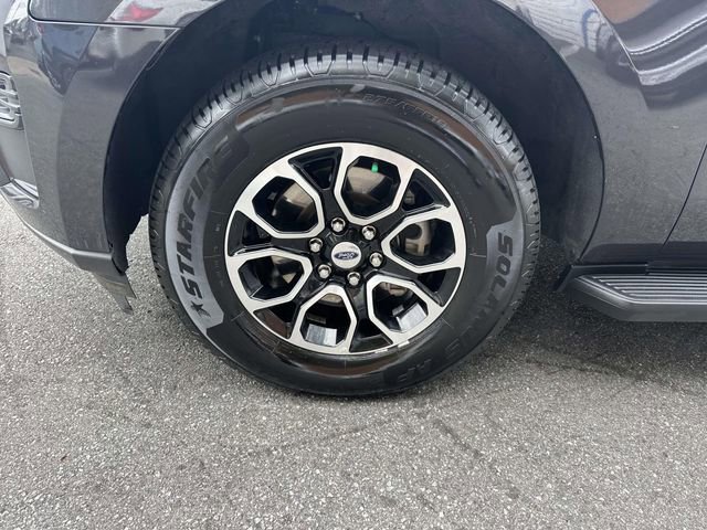 Used 2024 Ford Expedition XLT image 7