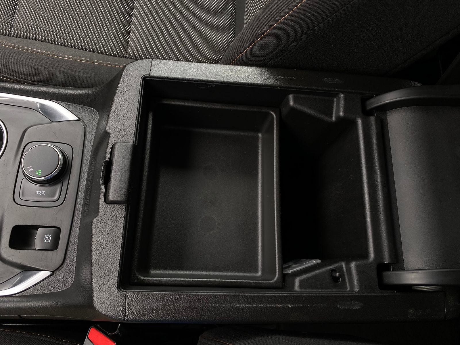 Used 2019 Chevrolet Traverse LT FWD image 17