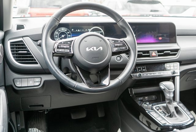 Used 2025 Kia Seltos EX image 13
