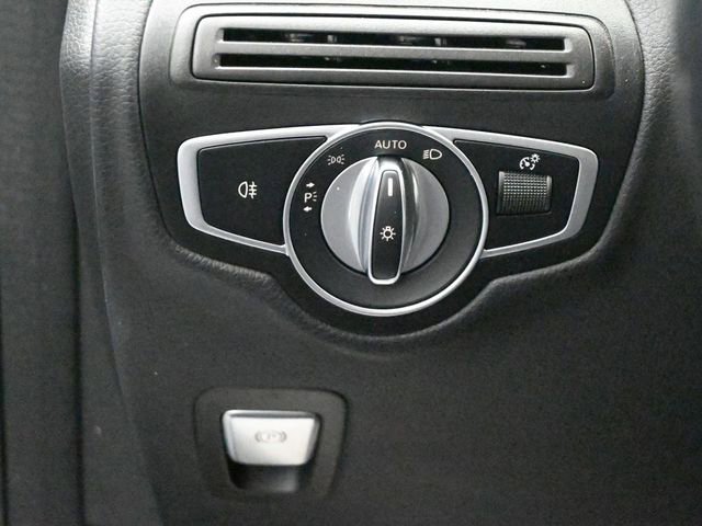 Used 2022 Mercedes-Benz GLC 300 4MATIC image 11