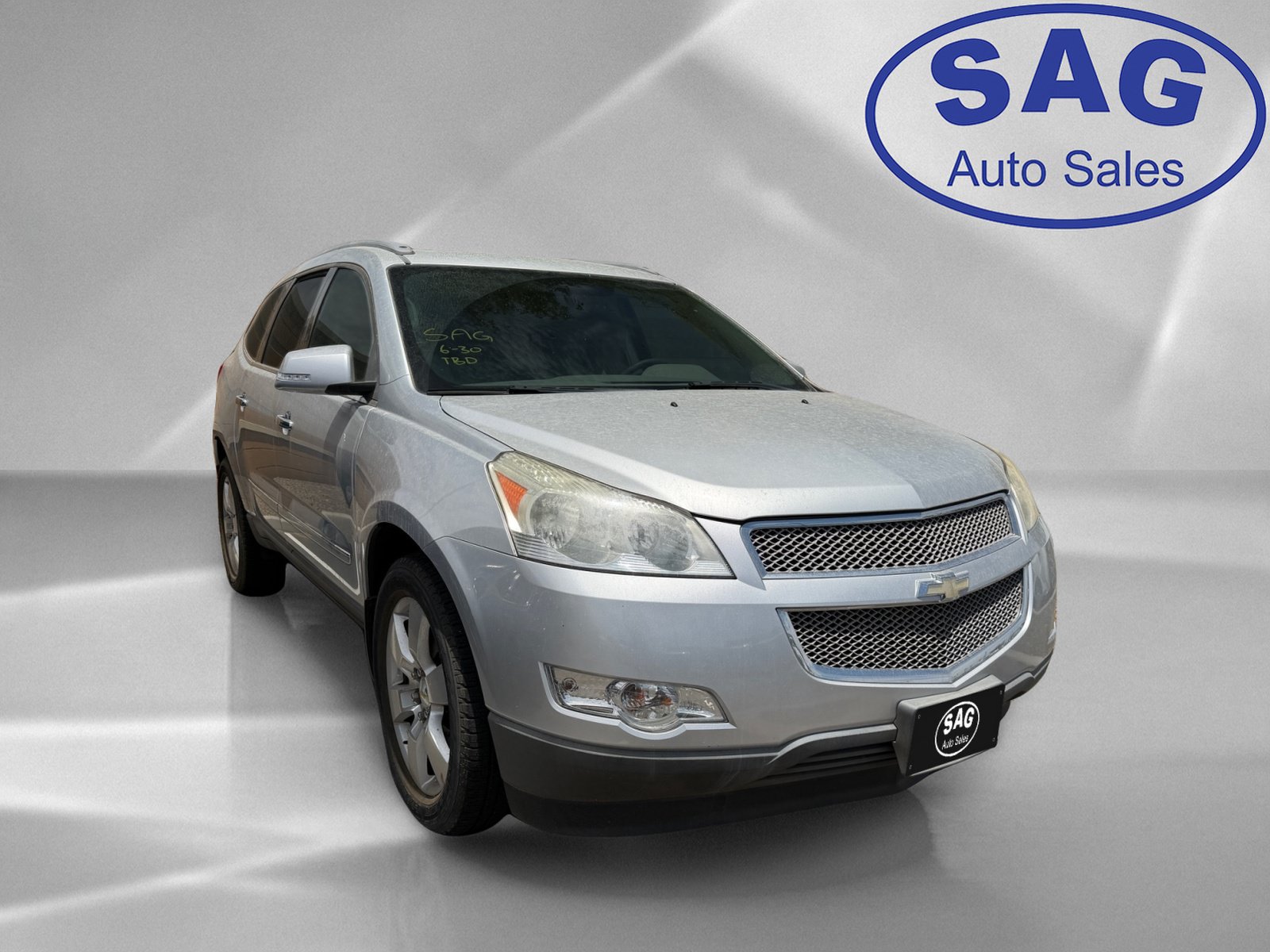 Used 2010 Chevrolet Traverse LTZ FWD image 2