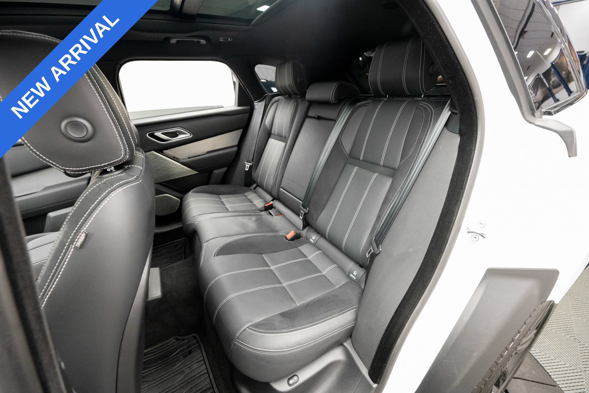 Used 2022 Land Rover Range Rover Velar R-Dynamic S AWD/4WD image 15