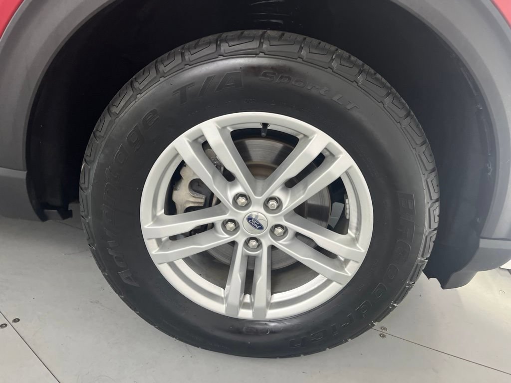 Used 2020 Ford Explorer XLT w/ Equipment Group 202A AWD/4WD image 17