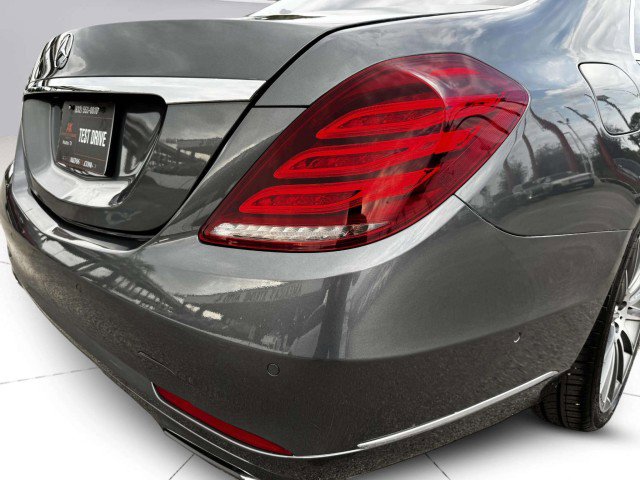 Used 2017 Mercedes-Benz S 550 Sedan image 15