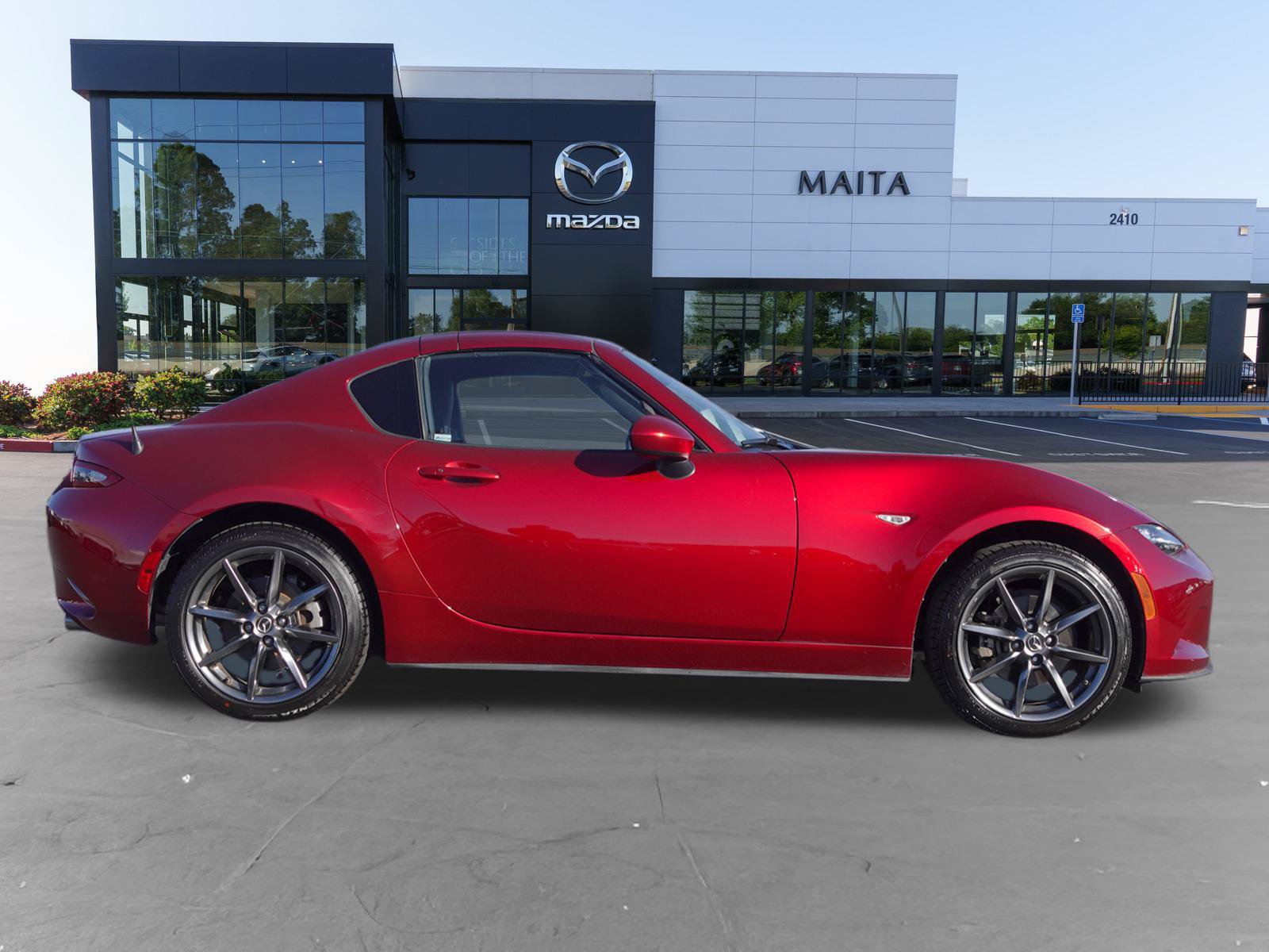 Used 2018 MAZDA MX-5 Miata RF Grand Touring RWD image 2