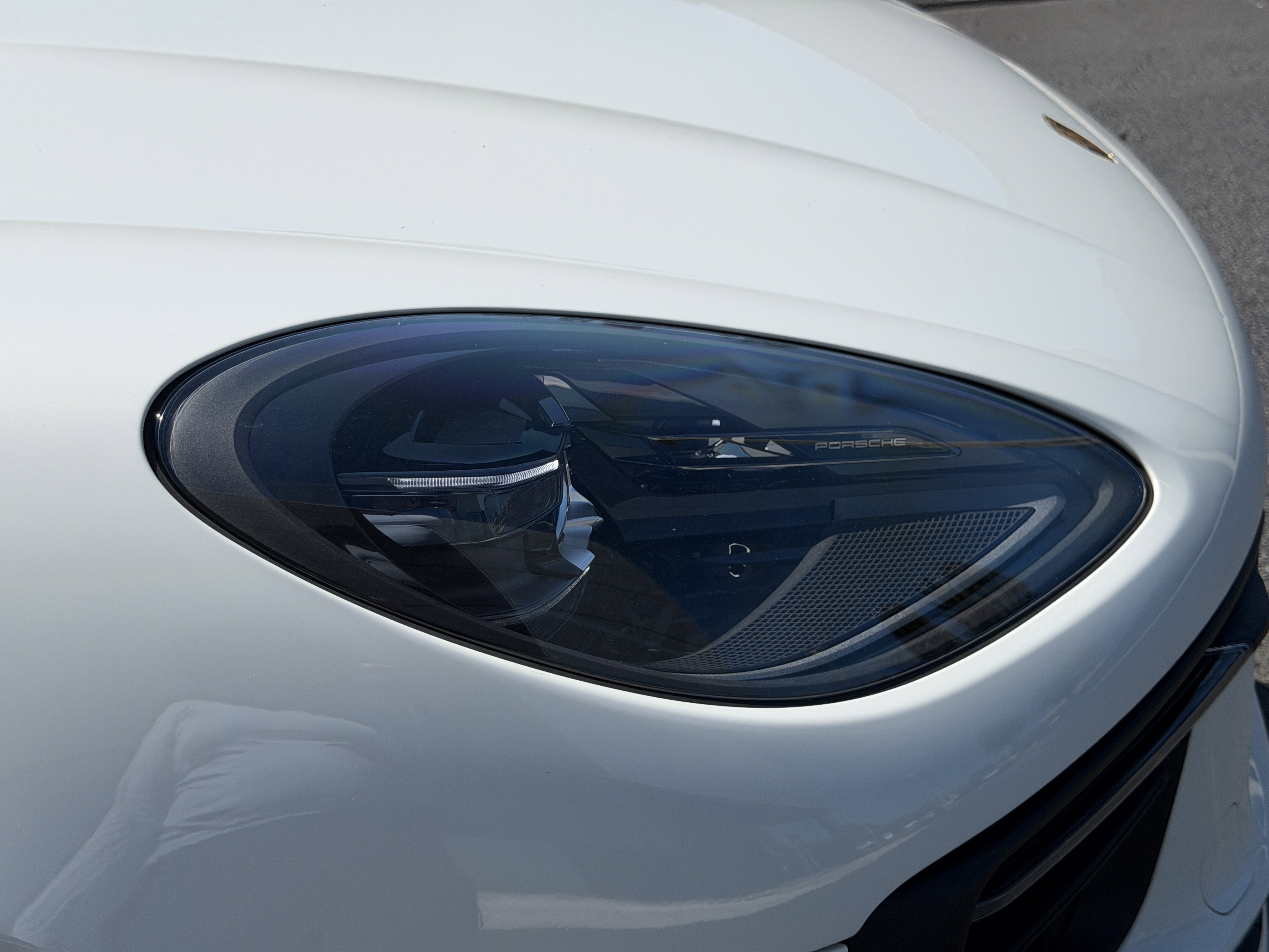 Certified 2025 Porsche Macan AWD/4WD image 13