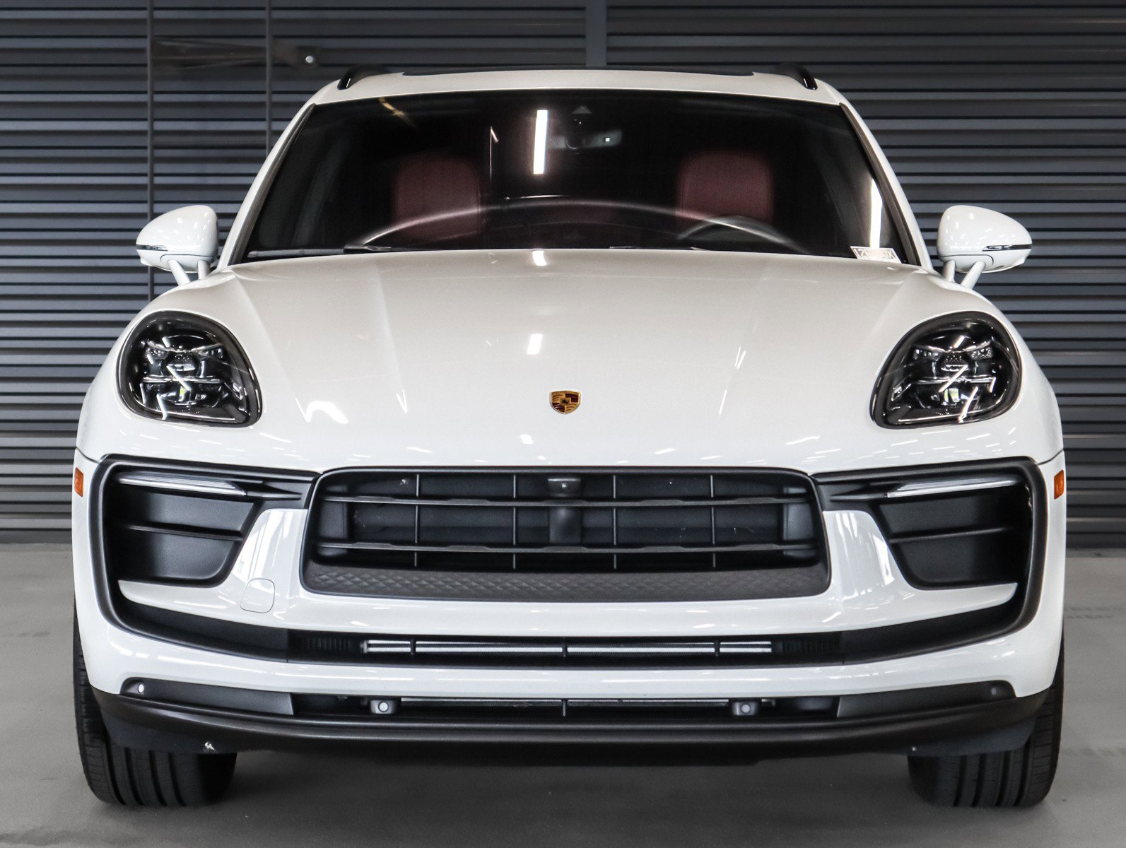 Certified 2022 Porsche Macan AWD/4WD image 8