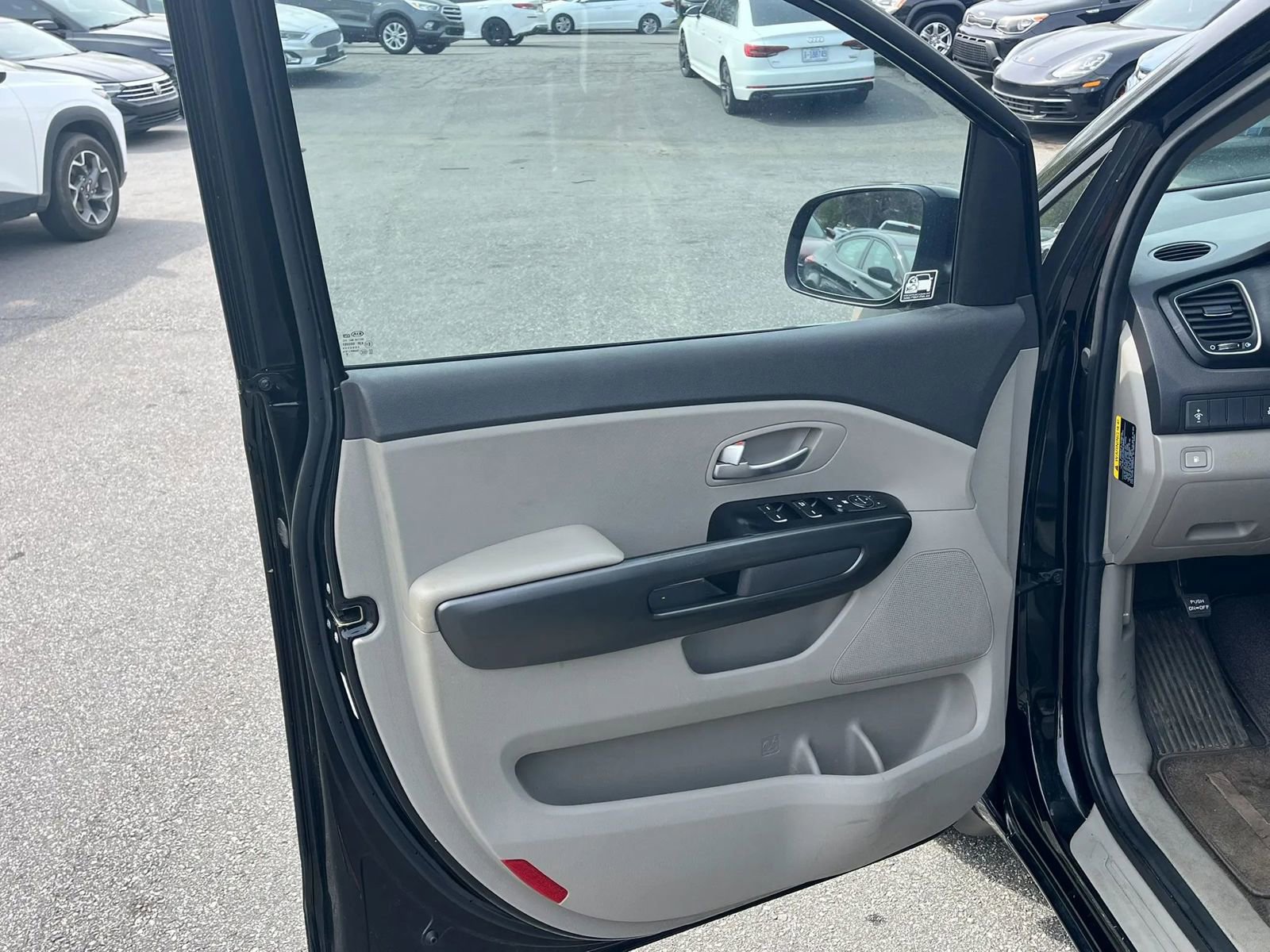 Used 2016 Kia Sedona L FWD image 8