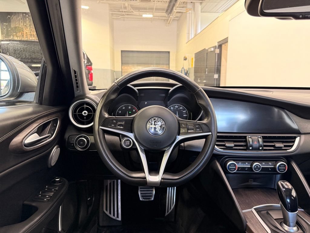 Used 2019 Alfa Romeo Giulia Ti w/ Quick Order Package 22X Lusso AWD/4WD image 23