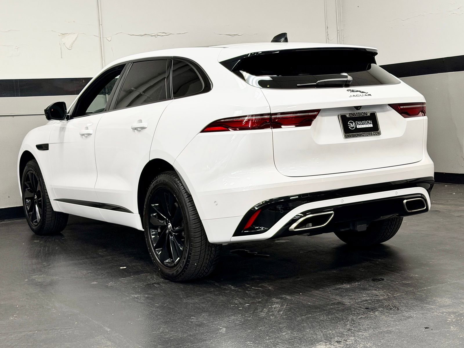 Used 2024 Jaguar F-PACE R-Dynamic S image 10