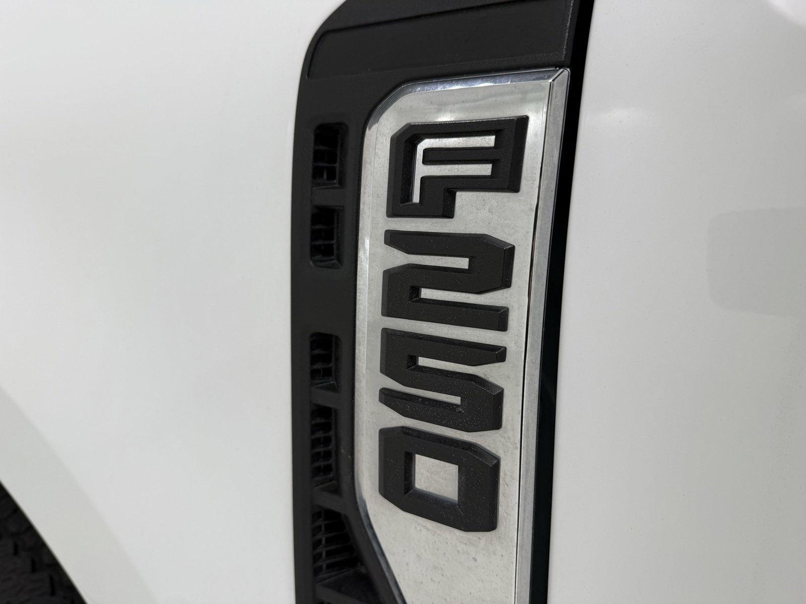 Used 2023 Ford F250 Lariat w/ FX4 Off-Road Package image 11