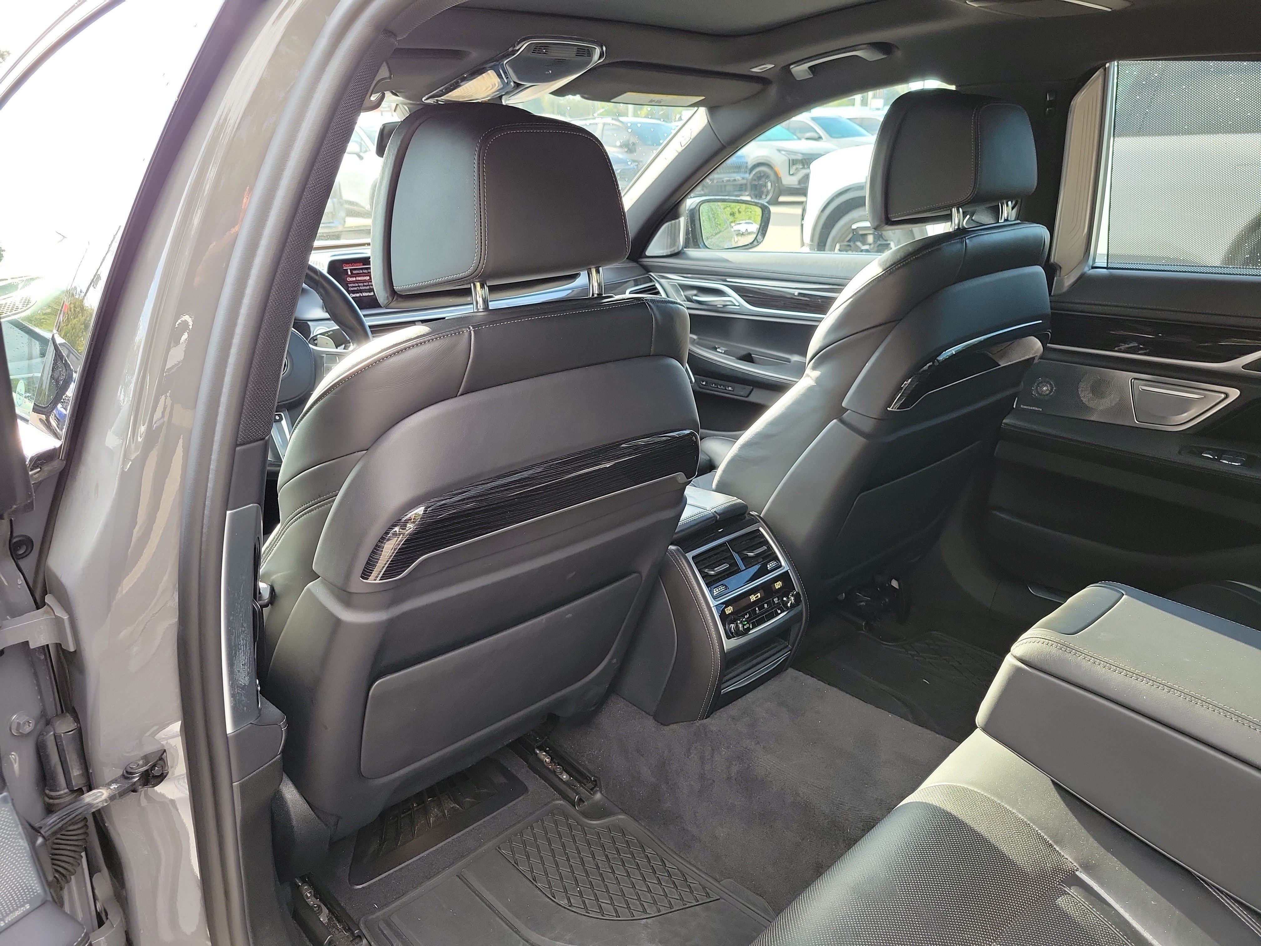 Used 2020 BMW 750i xDrive w/ Executive Package AWD/4WD image 16