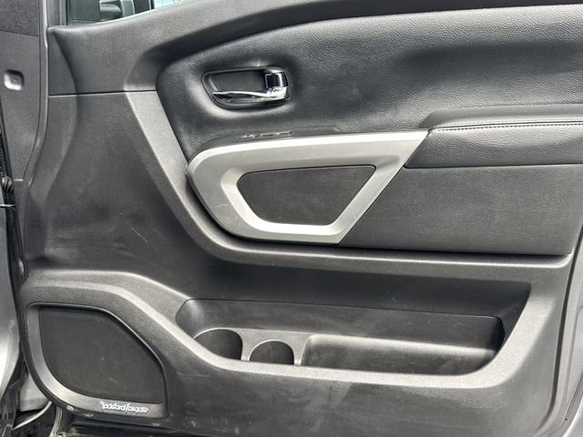 Used 2017 Nissan Titan SL image 14