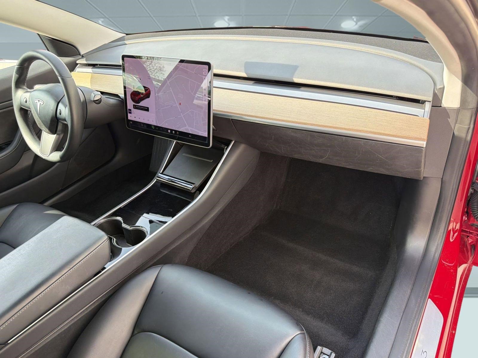 Used 2018 Tesla Model 3 Mid Range image 29