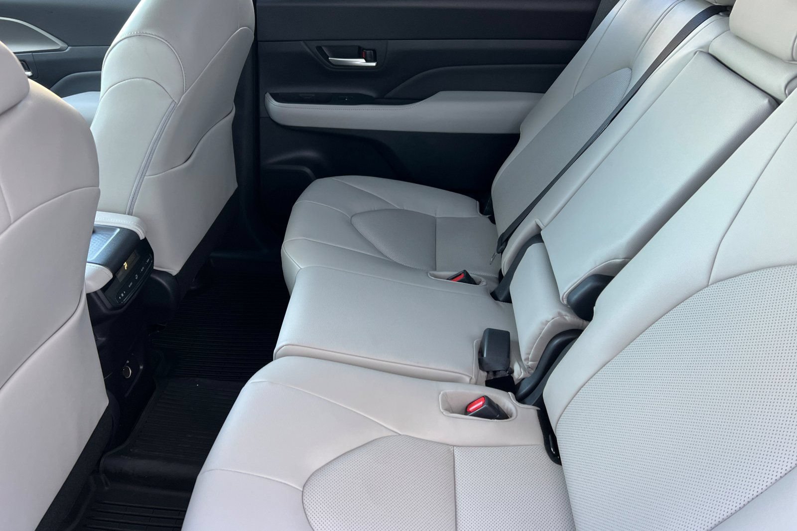 New 2026 Toyota Grand Highlander AWD Hybrid image 9