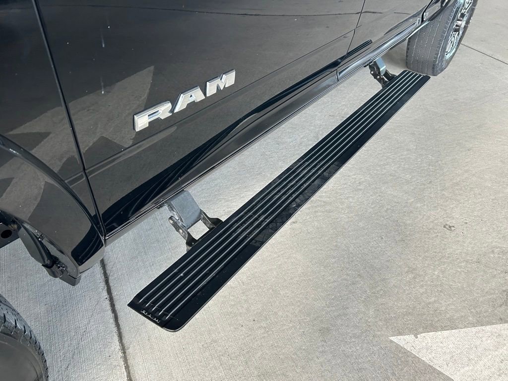 Used 2024 RAM 2500 Limited image 29
