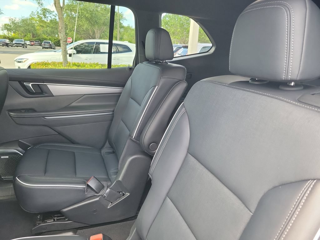 Used 2025 Buick Enclave Preferred AWD/4WD image 15