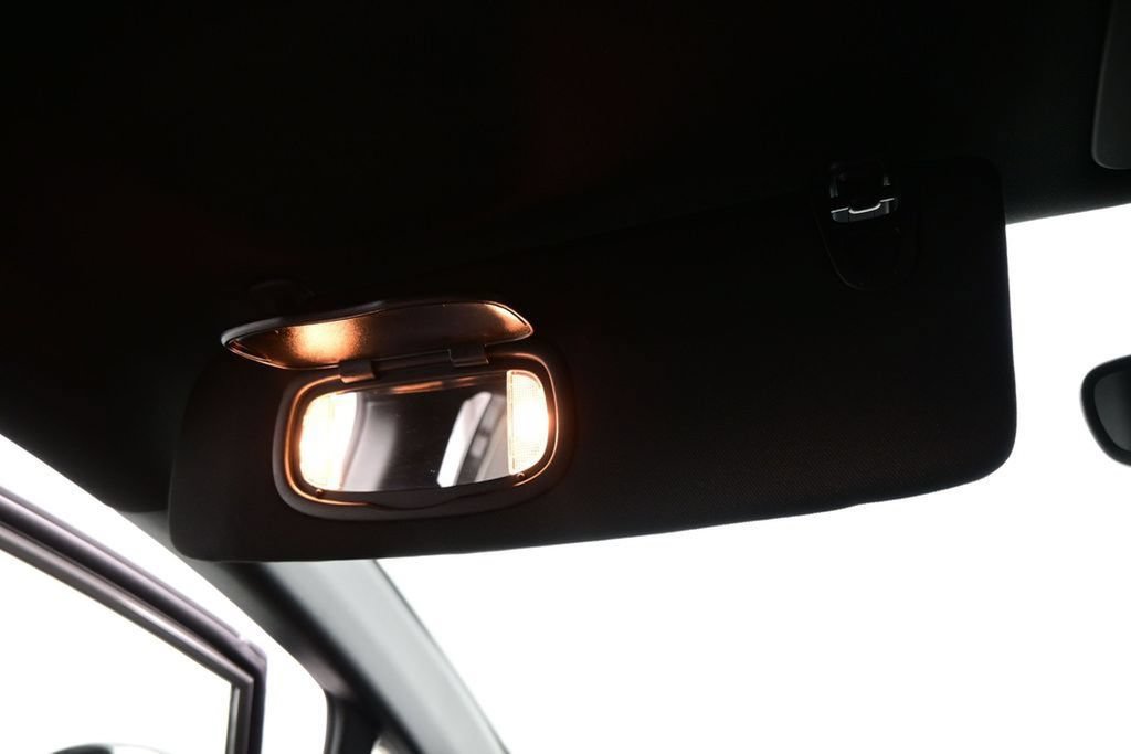 Used 2025 Chrysler Pacifica Select FWD image 31