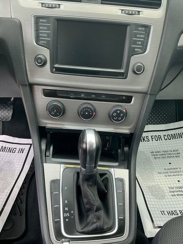 Used 2016 Volkswagen Golf S image 26