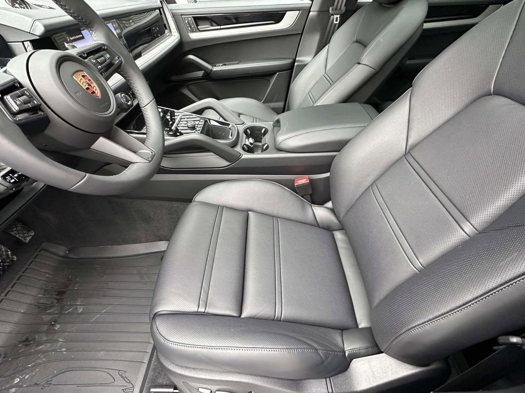 New 2026 Porsche Cayenne Coupe AWD/4WD image 5